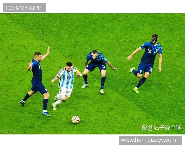 三位封神足球巨星的传奇人生与球场背后故事 三位封神足球巨星的传奇人生与球场背后故事